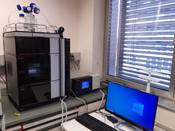 UHPLC system coupled to DAD and CAD detector